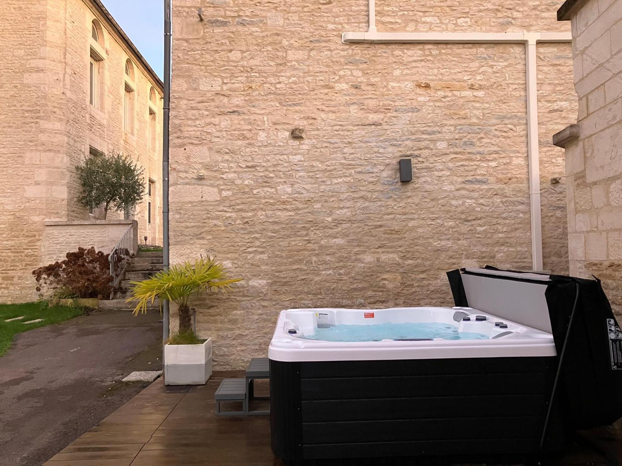 La Villa Lombardi En Champagne, Avec Piscine Privee Et Jacuzzi Les Riceys Bagian luar foto